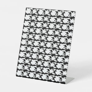 ein Schwarz-Weiß-Foto eines Musters Sockelschild