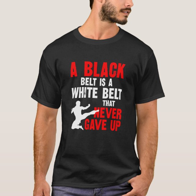 Ein schwarzer Gürtel ist ein weißer Gürtel, der Ka T-Shirt (Vorderseite)