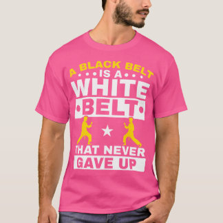 Ein schwarzer Gürtel ist ein weißer Gürtel, der ni T-Shirt