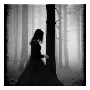 Ein schwarzer Schatten streift am Baum vorbei Poster