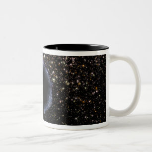 Ein schwarzes Loch in einer kugelförmigen Gruppe Zweifarbige Tasse
