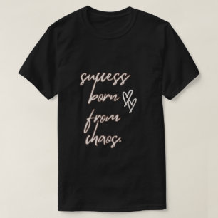 ein schwarzes T-Shirt