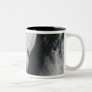 Ein schwerer Wintersturm 2 Zweifarbige Tasse