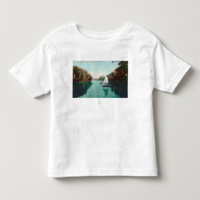 Ein Segelboot auf der Feder RiverMarysville, CA Kleinkind T-shirt (Vorderseite)