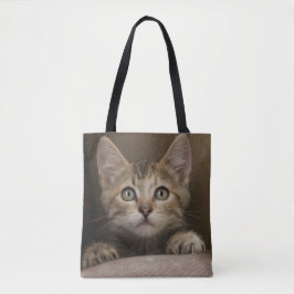 Ein sehr süßes Tabby-Kätzchen Tasche