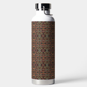 ein sehr verziertes Muster mit vielen verschiedene Trinkflasche