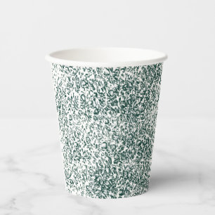 Ein silberner Tropfen spritzt in einen Pool mit we Pappbecher