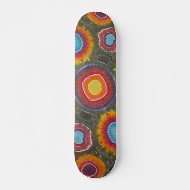 Ein Skateboard mit 360 Gefärbte Krawatten (Vorne)