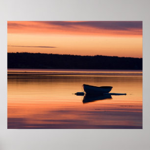 Ein Skiff bei Sonnenaufgang in Eggemoggin Reach in Poster