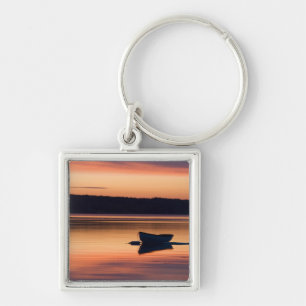 Ein Skiff bei Sonnenaufgang in Eggemoggin Reach in Schlüsselanhänger