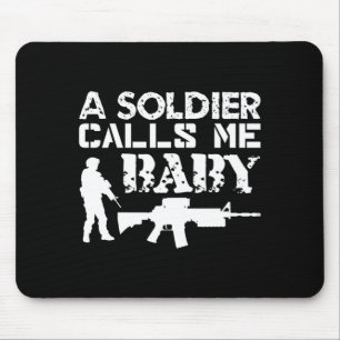 Ein Soldat nennt Baby-Armee-Freundin lustiges Gesc Mousepad