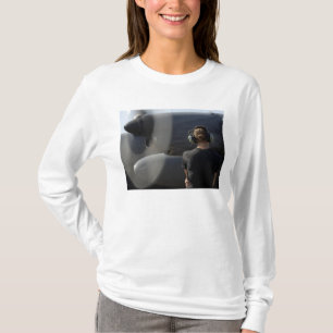 Ein Soldat überwacht die Performance T-Shirt