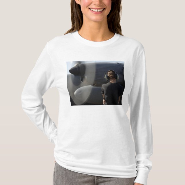 Ein Soldat überwacht die Performance T-Shirt (Vorderseite)