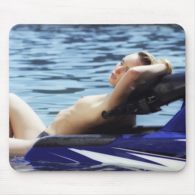 Ein Sonnenbad nehmendes Mädchen Mousepad (Vorne)