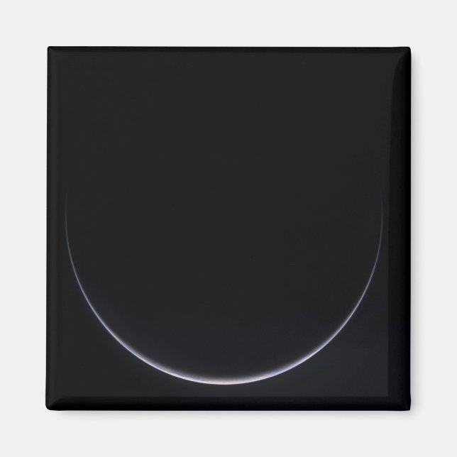 Ein sonnenbeleuchteter Halbmond der Erde Magnet (Vorne)