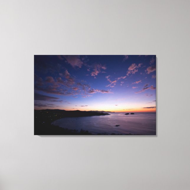 Ein Sonnenuntergang über dem Meer in Costa Rica Leinwanddruck (Vorderseite)