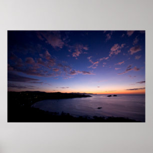 Ein Sonnenuntergang über dem Meer in Costa Rica Poster