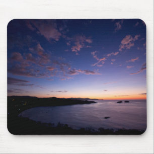 Ein Sonnenuntergang über dem Ozean in Costa Rica Mousepad