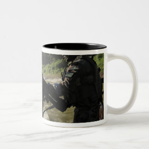Ein spezielles Kriegsführung Kämpfer-Handwerk Zweifarbige Tasse