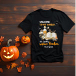 Ein Spooky Science Teacher Halloween schwarz T-Shirt<br><div class="desc">Wenn Sie ein lustiger Lehrer sind, dann geben Sie Ihrem Klassenzimmer eine unheimliche Begeisterung mit unserem "Welcome to my World - One Spooky Science Teacher" T - Shirt! Egal ob Sie haarsträubende Experimente durchführen oder spukhafte, schmelzartige Tränke aufbrauen, dieses Halloween-Kostümdesign ist perfekt für jeden naturwissenschaftlichen Pädagogen. Umarmen Sie sich also...</div>