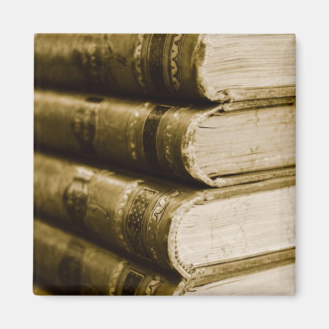 Ein Stapel alter Bücher Magnet (Vorne)