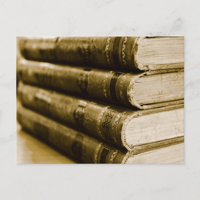 Ein Stapel alter Bücher Postkarte (Vorderseite)