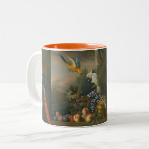 Ein Stillleben mit Früchten, Papageien und einem K Zweifarbige Tasse
