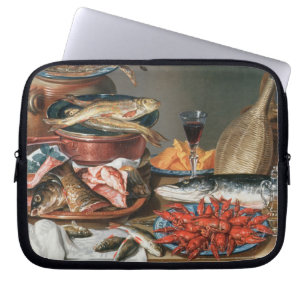 Ein Stillleben von ein Fisch-, Forelle-und Laptopschutzhülle