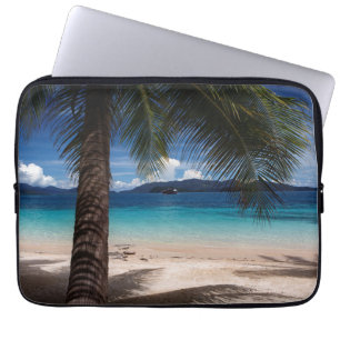 Ein Strand auf KOH Wai Insel in Thailand Laptopschutzhülle