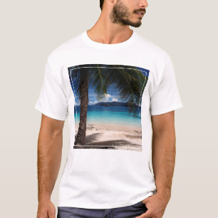 Ein Strand auf KOH Wai Insel in Thailand T-Shirt