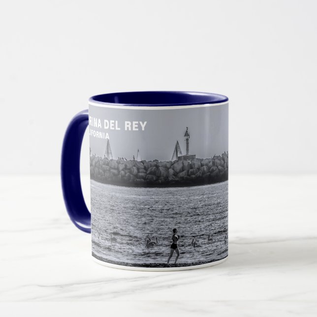 Ein Strandlauf. Marina Del Rey, CA Tasse (Vorderseite Links)