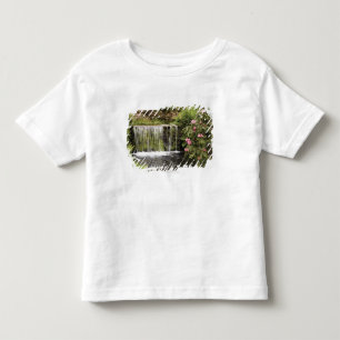 Ein Strom und ein Wasserfall in Dartmoor Kleinkind T-shirt