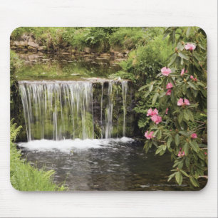 Ein Strom und ein Wasserfall in Dartmoor Mousepad