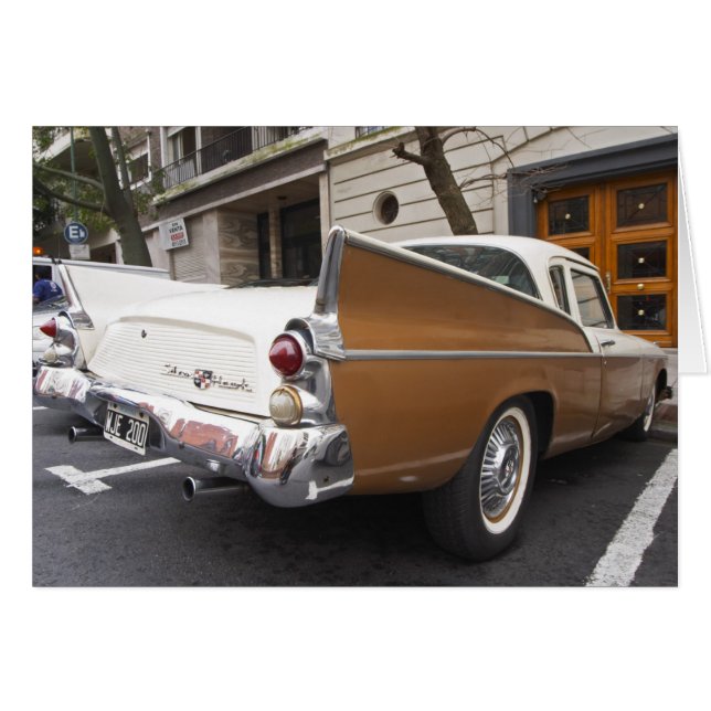 Ein Studebaker Silver Hawk Classic Car geparkt auf (Vorderseite (Horizontal))