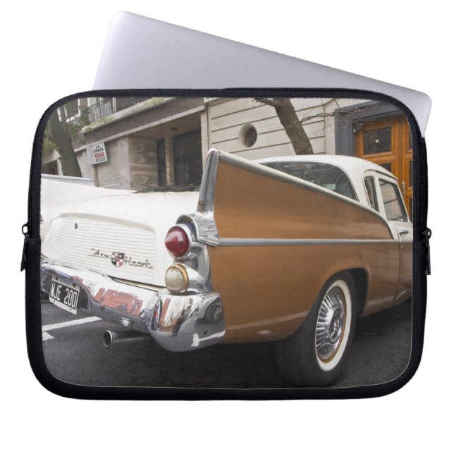Ein Studebaker Silver Hawk Classic Car geparkt auf Laptopschutzhülle (Vorderseite)