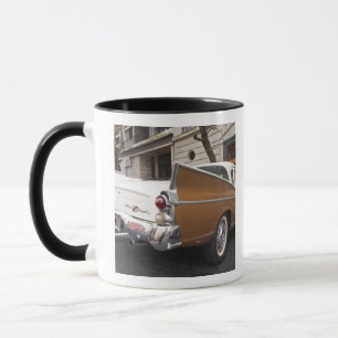 Ein Studebaker Silver Hawk Oldtimer, der auf einer Tasse
