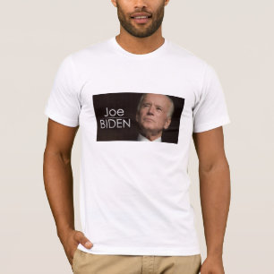 Ein stylisches weißes Shirt trägt ein Portrait von