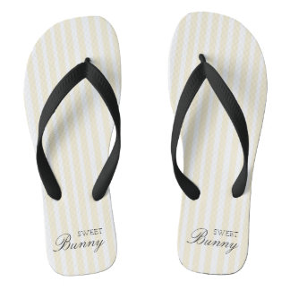 Ein süßer kleiner floraler Hase gelb Flip Flops