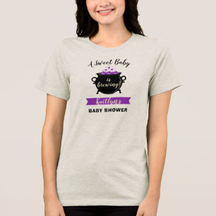 Ein süßes Baby braut Halloween-Kinderdusche Tri-Blend Shirt