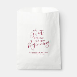 Ein süßes Beginnbüffet für Burgund-Hochzeit-Süßigk Geschenktütchen