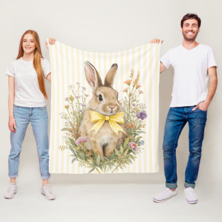 Ein süßes kleines Blumenhäschen mit gelber Schleif Fleecedecke