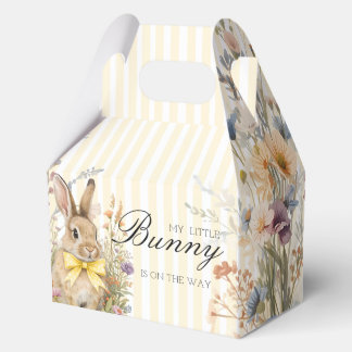 Ein süßes kleines Blumenhäschen mit gelber Schleif Geschenkschachtel
