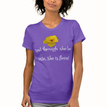 Ein T - Shirt in der Nacht im Sommer