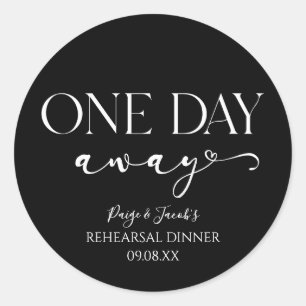 Ein Tag weg Minimal Hochzeit Probe Abendessen Runder Aufkleber