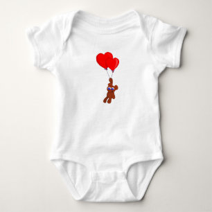 Ein Teddybär, der Herzgestrüpp in Form von Balloon Baby Strampler