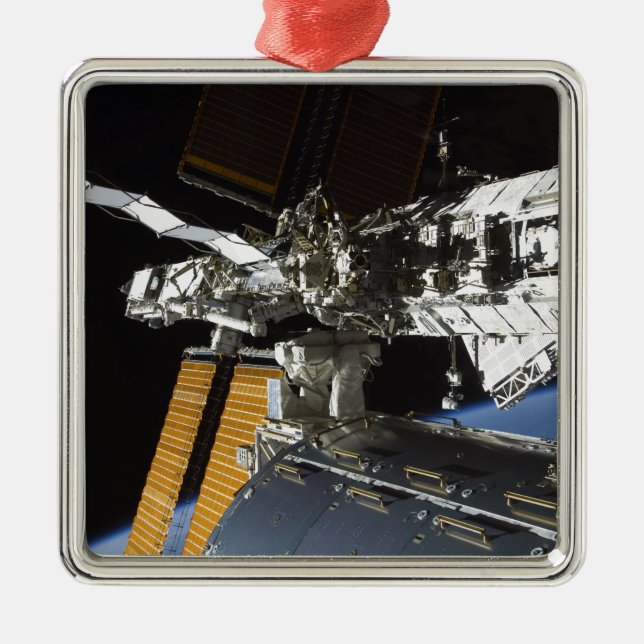 Ein Teil des Columbus-Labors Silbernes Ornament (Vorne)