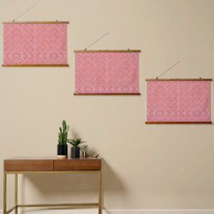 Ein Teppich mit einem roten und rosa Motiv verfügt Wandteppich Mit Holzrahmen