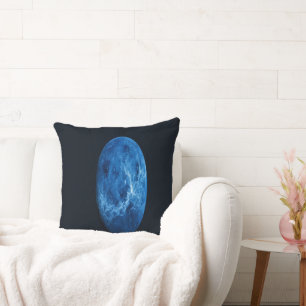 Ein tiefblauer Planet Kissen