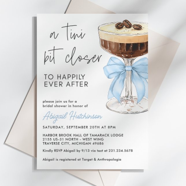 Ein Tini etwas Naher Bow Espresso Martini Bridal Einladung (A Tini Bit Closer Bow Espresso Martini Bridal Shower Invitation)