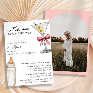 Ein Tini One Arch Foto Rosa Schleife Martini Baby  Einladung